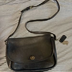 EXTREMELY WELL LOVED 80’s Coach Dinky Bag